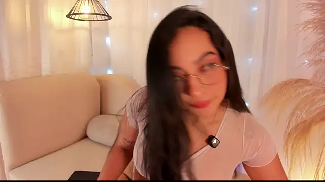 anniesweet02 online show from September 30, 2025, 10:37 pm