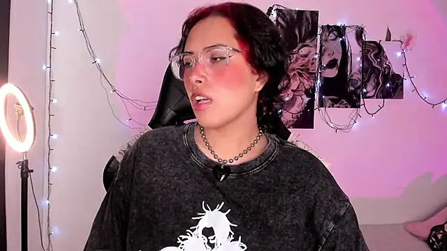 willow poisson online show from September 9, 2025, 3:22 pm