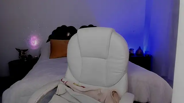 emilydolshe2 online show from November 20, 2025, 1:55 pm