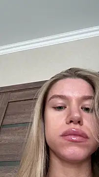 Snapshot of JessIsLove chatting on April 6, 2026, 5:19 am JessIsLove online show from April 6, 2026, 5:19 am