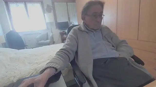 Snapshot of papillonhotofficial chatting on March 2, 2025, 10:03 am papillonhotofficial online show from March 2, 2025, 10:03 am