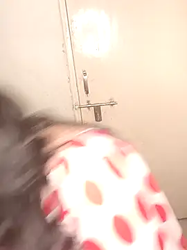 Snapshot of Love-priya chatting on February 9, 2025, 2:40 pm Love-priya online show from February 9, 2025, 2:40 pm