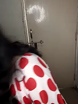 Snapshot of Love-priya chatting on February 20, 2025, 7:45 am Love-priya online show from February 20, 2025, 7:45 am