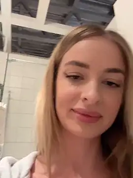 Snapshot of EvieEvans chatting on March 13, 2025, 3:50 pm EvieEvans online show from March 13, 2025, 3:50 pm