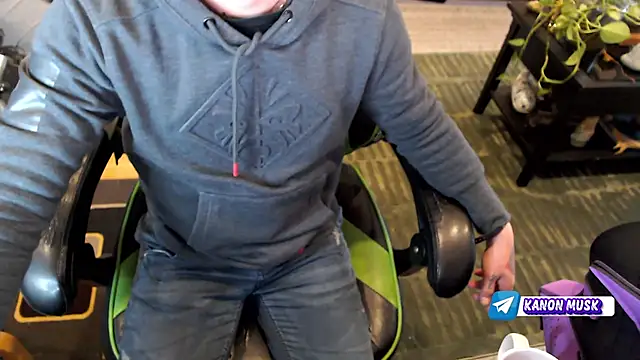 osirispouk online show from February 17, 2026, 10:38 pm