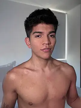 santiago 01 online show from February 6, 2025, 10:10 pm