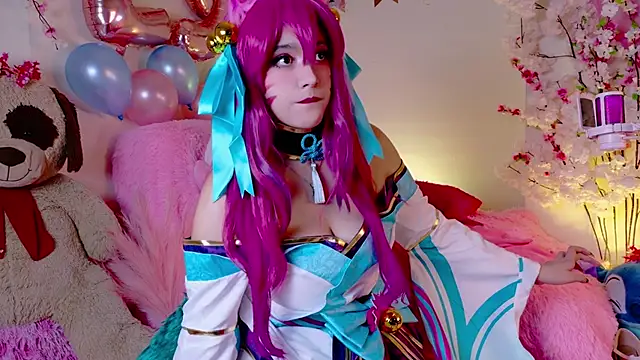 NaomiShimizu online show from November 5, 2025, 8:20 pm