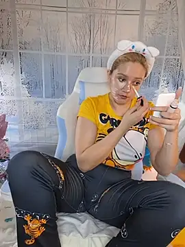 NaomiShimizu online show from December 15, 2025, 9:08 pm