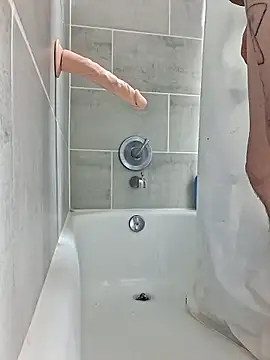 chillmfrs online show from November 4, 2025, 6:12 am