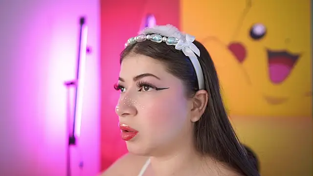 miss  pamela online show from April 24, 2026, 11:01 am