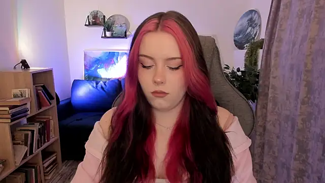 CoralineKeyns online show from April 8, 2026, 5:29 am