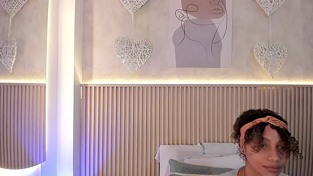 daiana curly online show from September 24, 2025, 8:12 pm