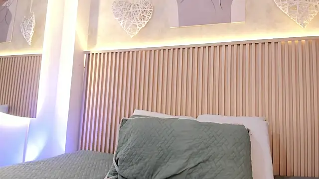 daiana curly online show from February 7, 2026, 8:23 pm