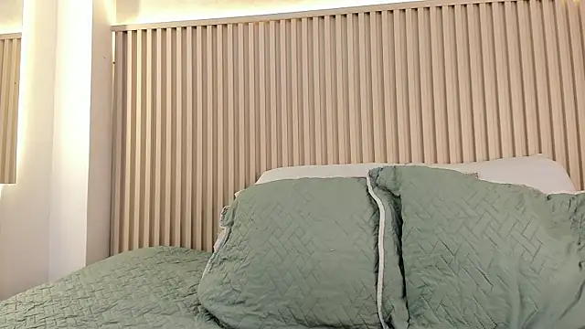 daiana curly online show from April 15, 2026, 7:58 pm