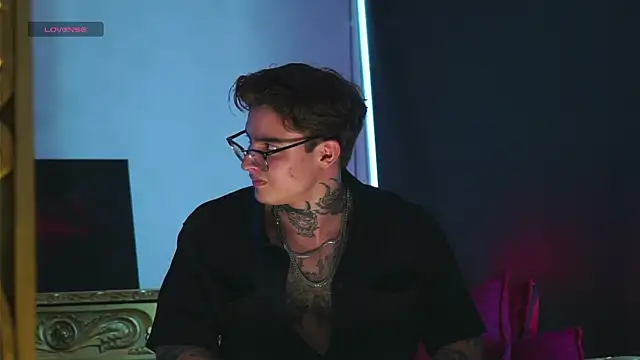 dantecoppolaa  online show from October 19, 2025, 8:31 pm