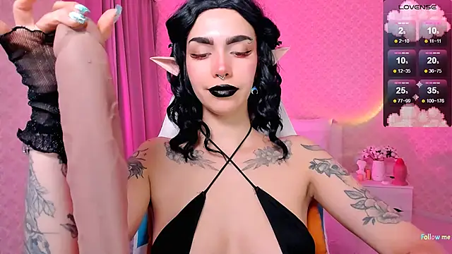 LeylaNoiry online show from November 9, 2025, 5:22 pm