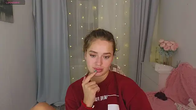 Snapshot of LovelyJessie chatting on March 10, 2025, 1:43 pm LovelyJessie online show from March 10, 2025, 1:43 pm