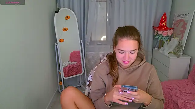 Snapshot of LovelyJessie chatting on October 15, 2025, 12:49 pm LovelyJessie online show from October 15, 2025, 12:49 pm