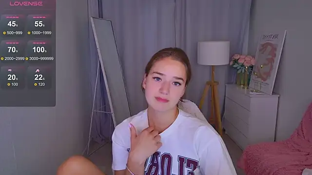 Snapshot of LovelyJessie chatting on May 23, 2026, 1:48 pm LovelyJessie online show from May 23, 2026, 1:48 pm