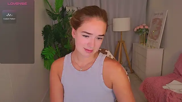 Snapshot of LovelyJessie chatting on June 7, 2026, 2:21 pm LovelyJessie online show from June 7, 2026, 2:21 pm
