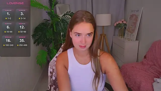 Snapshot of LovelyJessie chatting on June 13, 2026, 1:53 pm LovelyJessie online show from June 13, 2026, 1:53 pm
