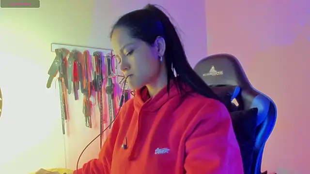 scarlet-kennedy98 online show from March 18, 2026, 10:24 pm