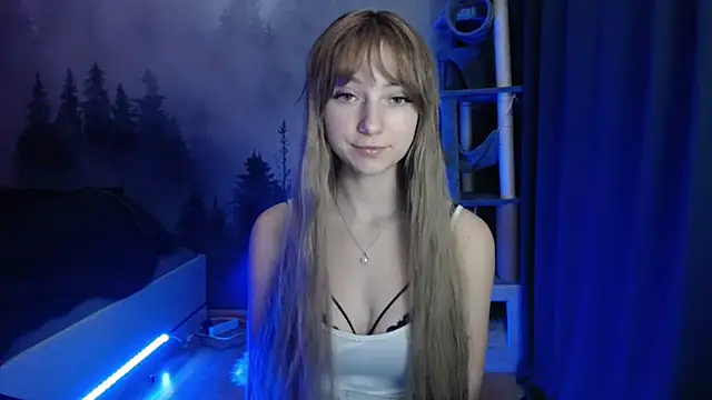 Snapshot of LuciaYoung chatting on December 16, 2024, 10:34 pm LuciaYoung online show from December 16, 2024, 10:34 pm