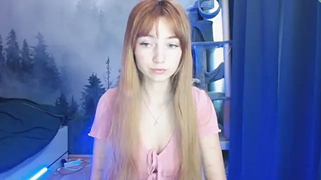 Snapshot of LuciaYoung chatting on January 4, 2025, 1:10 pm LuciaYoung online show from January 4, 2025, 1:10 pm