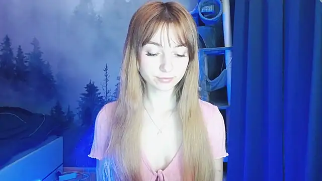 Snapshot of LuciaYoung chatting on January 4, 2025, 4:11 pm LuciaYoung online show from January 4, 2025, 4:11 pm
