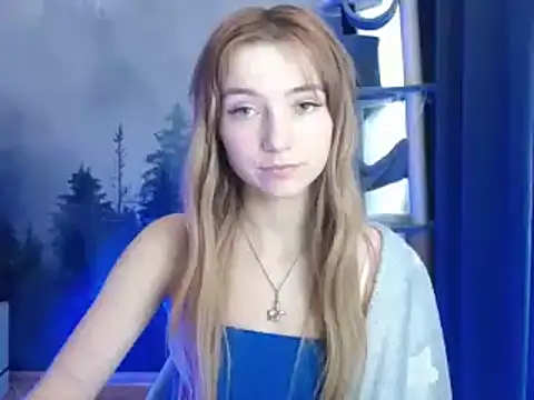 Snapshot of LuciaYoung chatting on January 7, 2025, 10:22 am LuciaYoung online show from January 7, 2025, 10:22 am