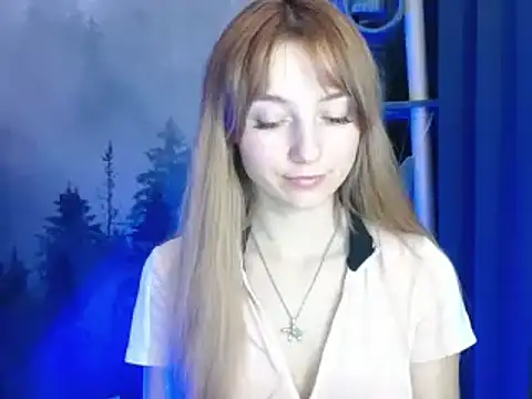 Snapshot of LuciaYoung chatting on January 7, 2025, 10:19 pm LuciaYoung online show from January 7, 2025, 10:19 pm