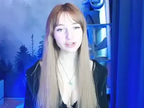 Snapshot of LuciaYoung chatting on January 8, 2025, 10:26 am LuciaYoung online show from January 8, 2025, 10:26 am