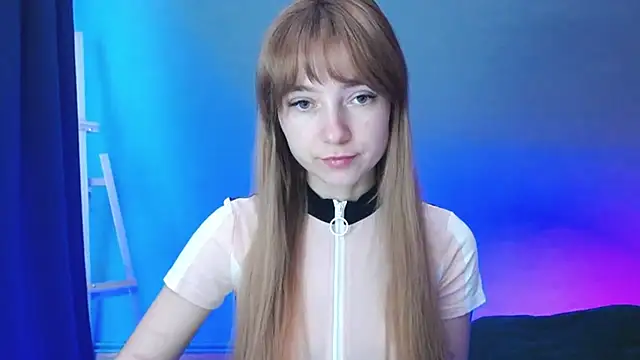 Snapshot of LuciaYoung chatting on January 17, 2025, 7:30 am LuciaYoung online show from January 17, 2025, 7:30 am