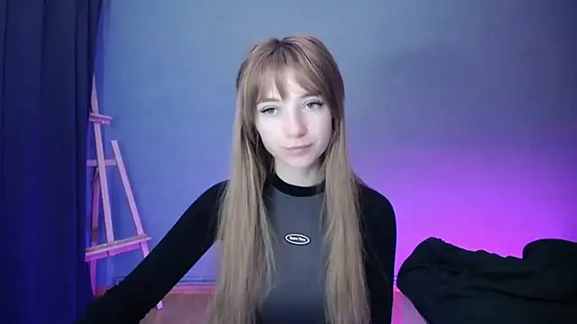 Snapshot of LuciaYoung chatting on February 4, 2025, 7:22 pm LuciaYoung online show from February 4, 2025, 7:22 pm