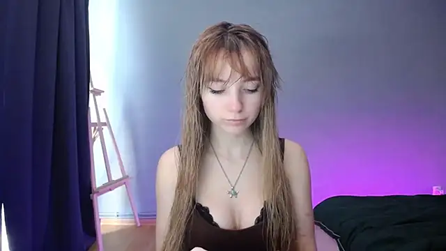 Snapshot of LuciaYoung chatting on February 5, 2025, 12:17 pm LuciaYoung online show from February 5, 2025, 12:17 pm