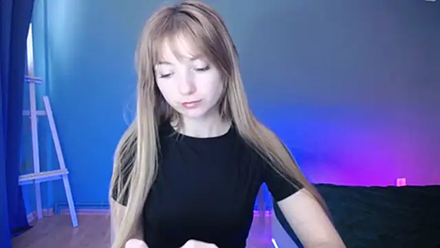 Snapshot of LuciaYoung chatting on February 11, 2025, 1:20 pm LuciaYoung online show from February 11, 2025, 1:20 pm