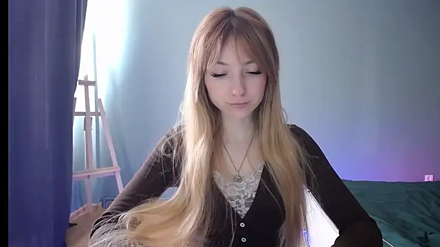 Snapshot of LuciaYoung chatting on February 18, 2025, 9:43 am LuciaYoung online show from February 18, 2025, 9:43 am