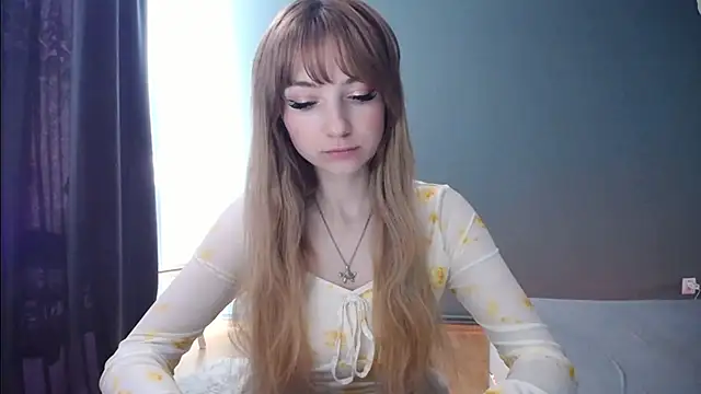 Snapshot of LuciaYoung chatting on February 21, 2025, 9:34 am LuciaYoung online show from February 21, 2025, 9:34 am