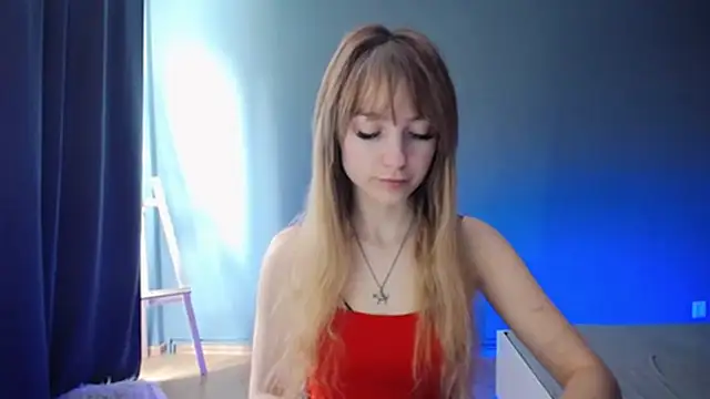Snapshot of LuciaYoung chatting on February 25, 2025, 7:31 am LuciaYoung online show from February 25, 2025, 7:31 am