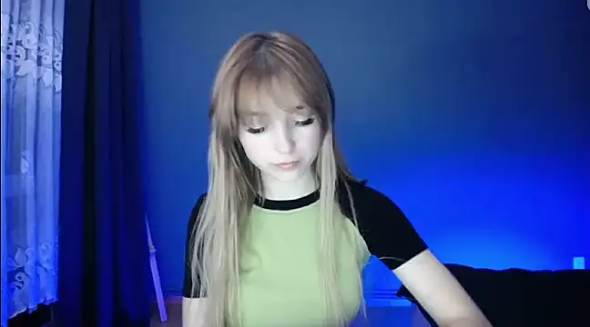 Snapshot of LuciaYoung chatting on February 26, 2025, 7:27 pm LuciaYoung online show from February 26, 2025, 7:27 pm