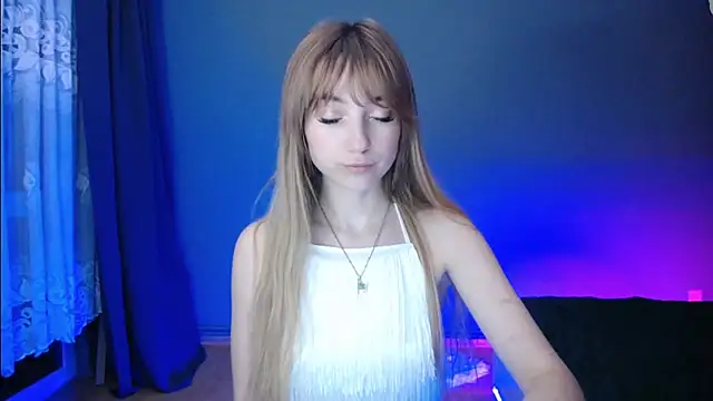 Snapshot of LuciaYoung chatting on March 1, 2025, 10:31 pm LuciaYoung online show from March 1, 2025, 10:31 pm