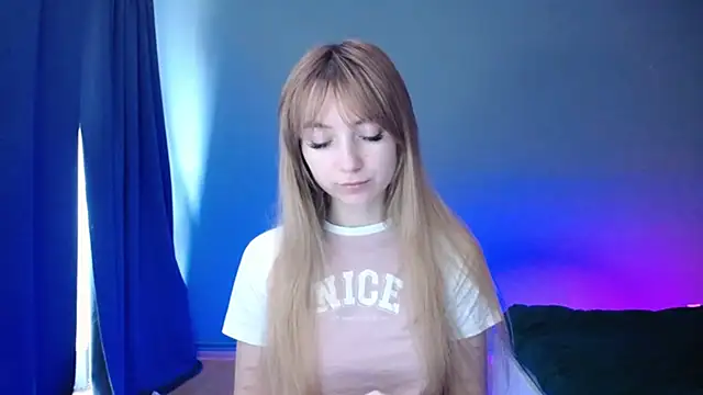 Snapshot of LuciaYoung chatting on March 2, 2025, 10:03 am LuciaYoung online show from March 2, 2025, 10:03 am