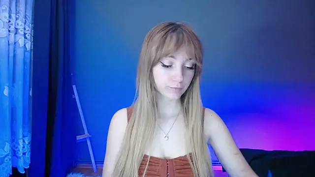 Snapshot of LuciaYoung chatting on March 5, 2025, 10:21 pm LuciaYoung online show from March 5, 2025, 10:21 pm