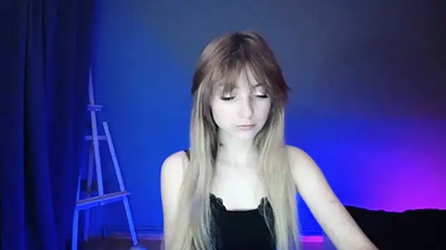 Snapshot of LuciaYoung chatting on March 6, 2025, 7:32 pm LuciaYoung online show from March 6, 2025, 7:32 pm