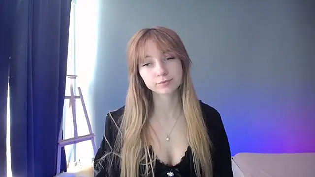 Snapshot of LuciaYoung chatting on March 8, 2025, 9:50 am LuciaYoung online show from March 8, 2025, 9:50 am