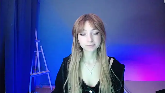 Snapshot of LuciaYoung chatting on March 8, 2025, 10:24 pm LuciaYoung online show from March 8, 2025, 10:24 pm