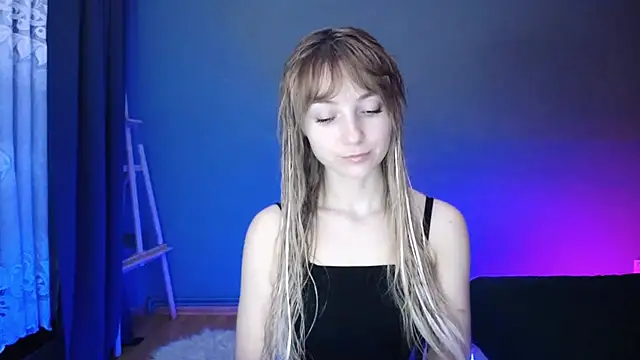 Snapshot of LuciaYoung chatting on March 17, 2025, 10:17 pm LuciaYoung online show from March 17, 2025, 10:17 pm