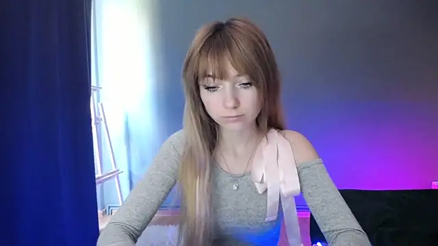 Snapshot of LuciaYoung chatting on March 19, 2025, 1:29 pm LuciaYoung online show from March 19, 2025, 1:29 pm