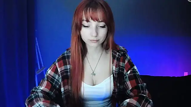 Snapshot of LuciaYoung chatting on March 21, 2025, 7:13 pm LuciaYoung online show from March 21, 2025, 7:13 pm