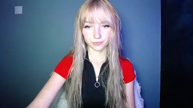 Snapshot of LuciaYoung chatting on September 14, 2025, 6:51 pm LuciaYoung online show from September 14, 2025, 6:51 pm